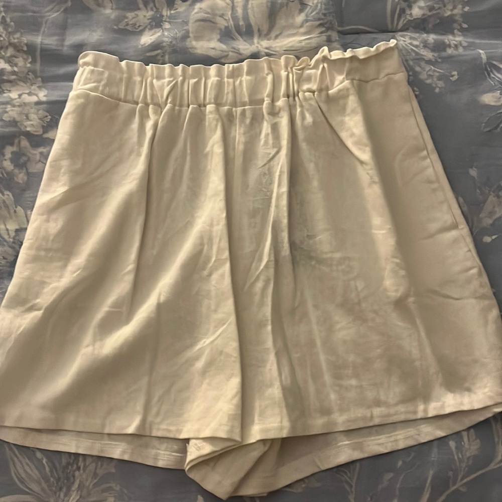 Nasty Gal Linen Shorts. Size 14